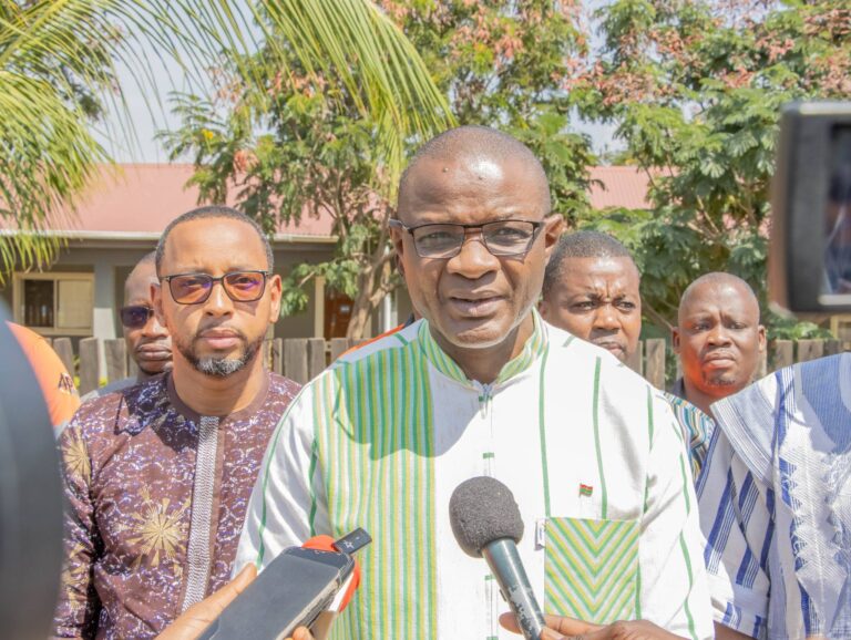 Le ministre en charge des mines visite la mine de Houndé Gold Operation