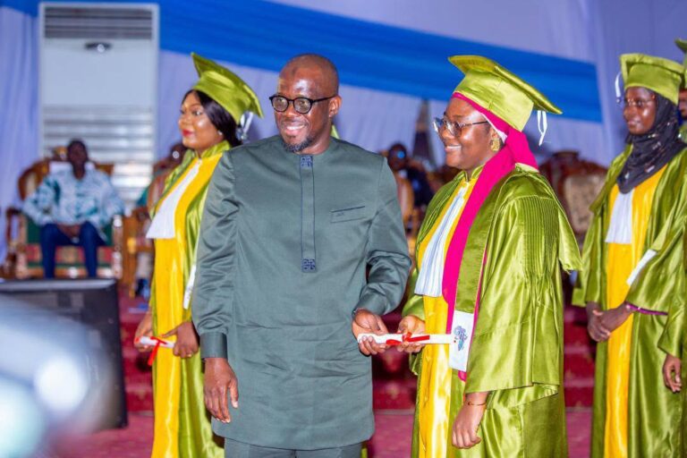 2iE : Adama SORO invite les nouveaux diplômés à faire de l’intégrité et de la probité leur boussole